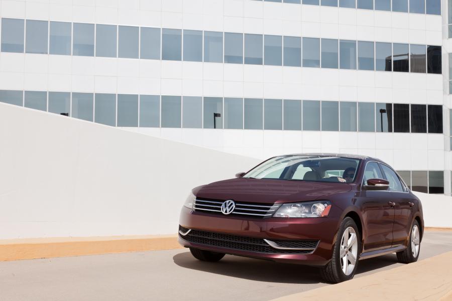  Volkswagen Passat 2011 года  (US) (фото 74 из 111)